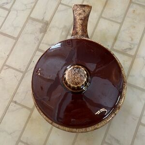Vintage HULL POTTERY Covered Soup Bowl w/Handle ~Oven Proof ~Drip Glazed~ USA